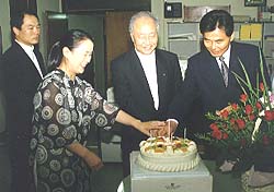 정진석 대주교, 각 국ㆍ단체 사무실 순방…직원 격려